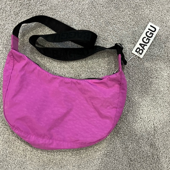 BAGGU NWT Medium Nylon Crescent Bag Extra Pink - Picture 2 of 11